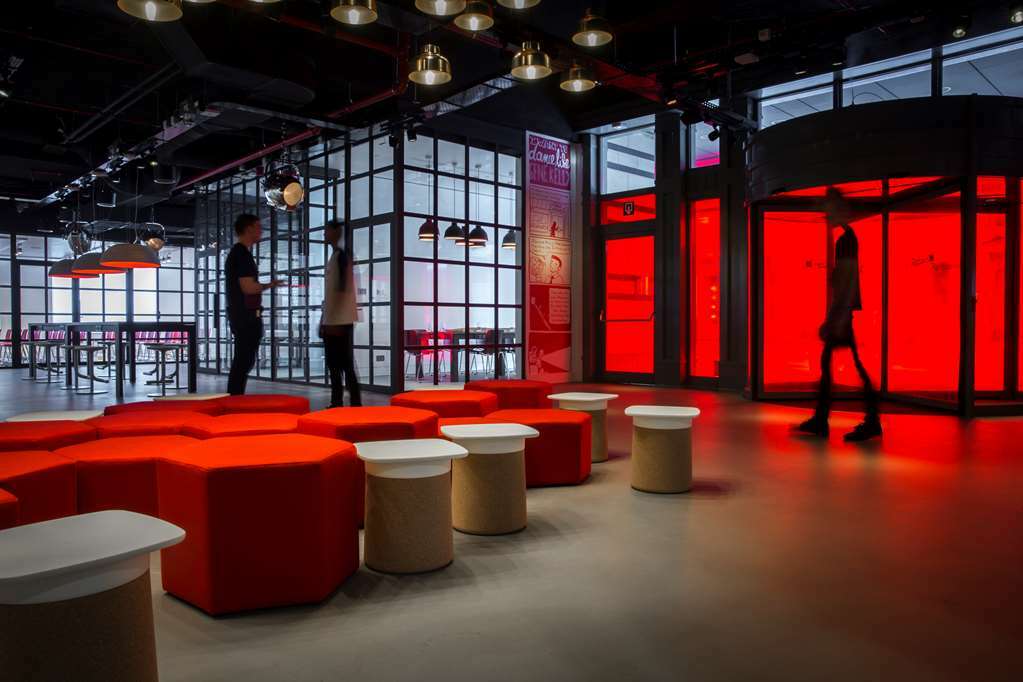 Radisson Red Brussels Hotel Ixelles Dalaman gambar